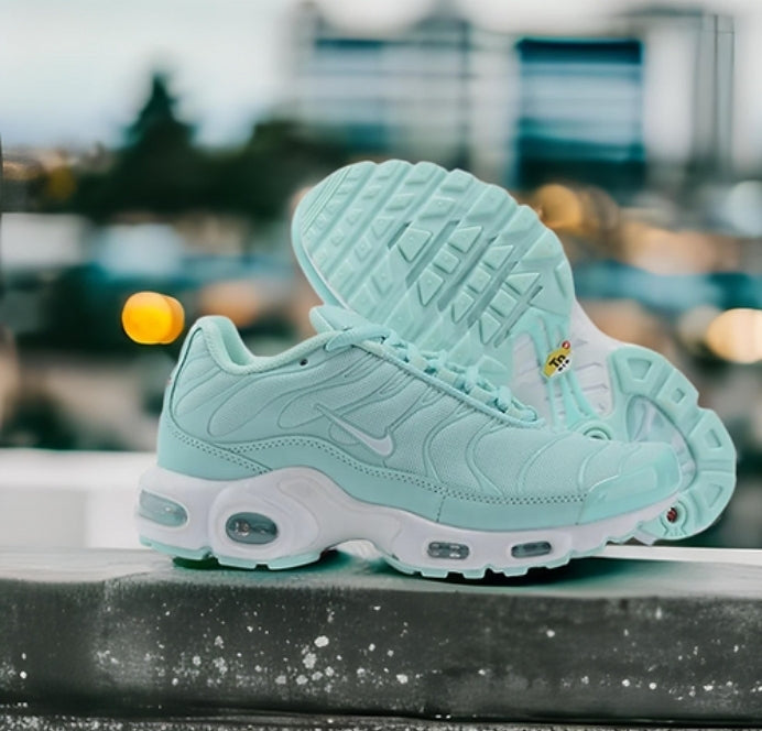 les baskets Nike TN Air Max Plus Femme sont un témoignage de l'engagement de Nike à combiner style et innovation. Exceptionnel 