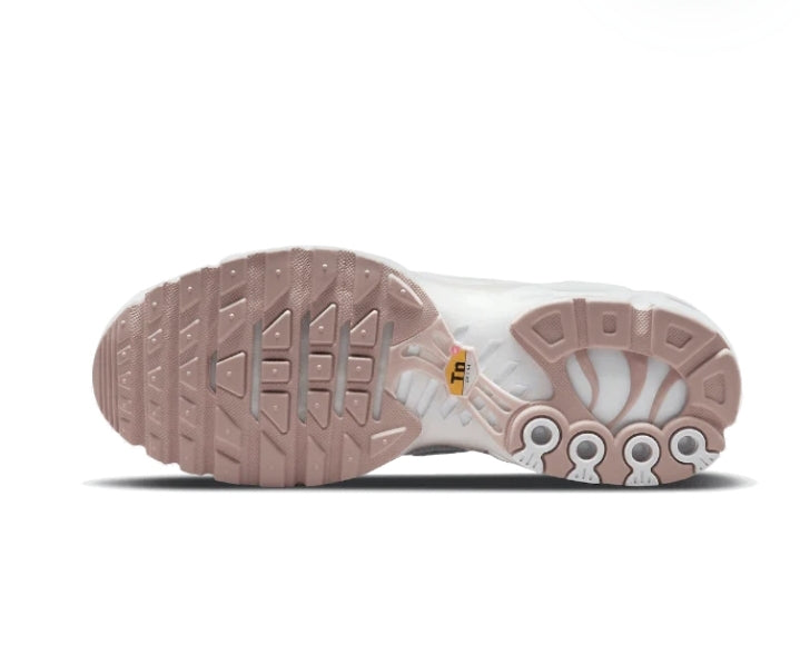 les baskets Nike TN Air Max Plus Femme sont un témoignage de l'engagement de Nike à combiner style et innovation. Exceptionnel 