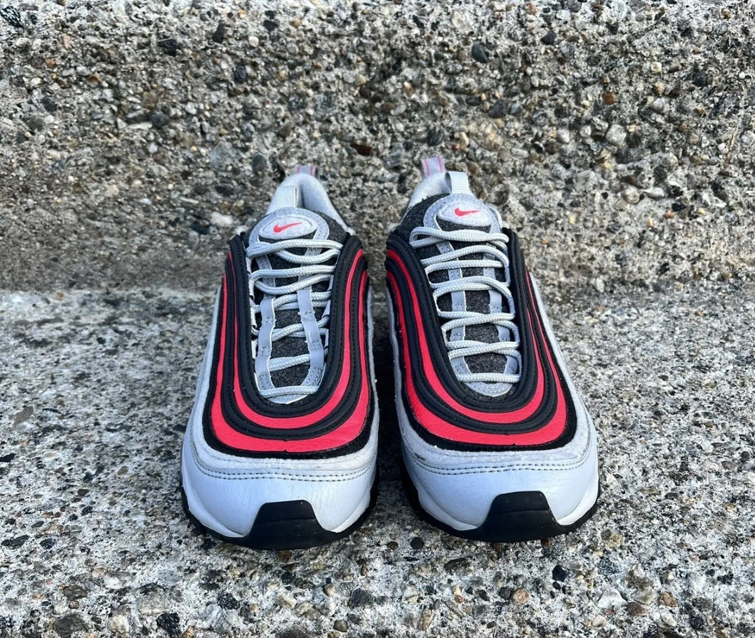Les baskets Nike Air Max 97 sont synonymes de style emblématique et de confort absolu. Leur design ondulé distinctif.pas cher. Le moins cher. 