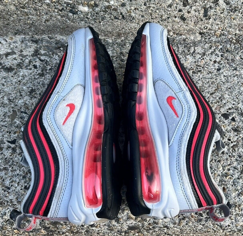 Les baskets Nike Air Max 97 sont synonymes de style emblématique et de confort absolu. Leur design ondulé distinctif.pas cher. Le moins cher. 