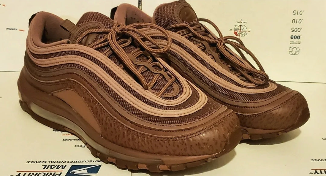Les baskets Nike Air Max 97 sont synonymes de style emblématique et de confort absolu. Leur design ondulé distinctif.pas cher. Le moins cher. 