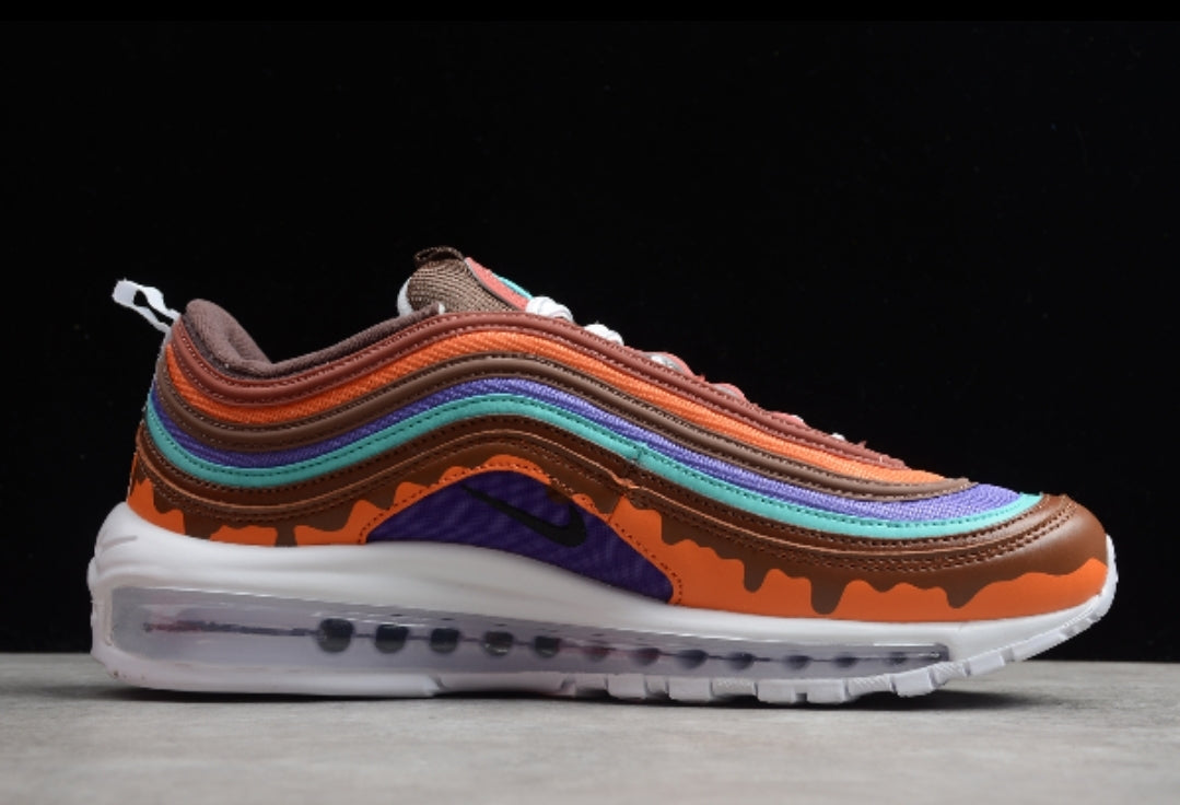 Les baskets Nike Air Max 97 sont synonymes de style emblématique et de confort absolu. Leur design ondulé distinctif.pas cher. Le moins cher. 