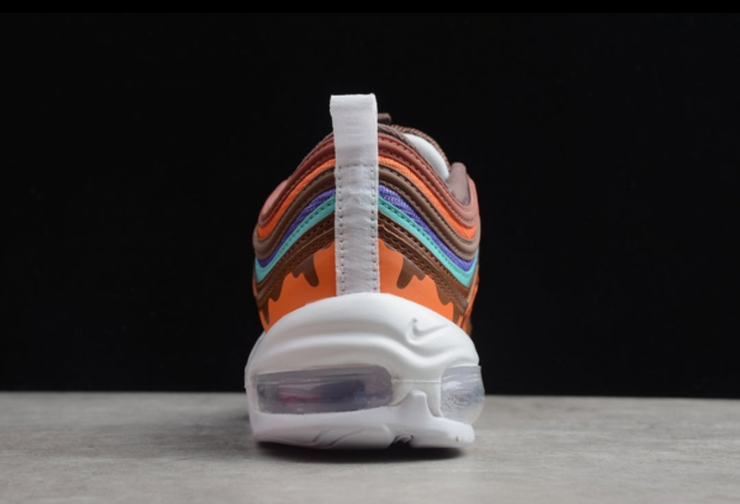 Les baskets Nike Air Max 97 sont synonymes de style emblématique et de confort absolu. Leur design ondulé distinctif.pas cher. Le moins cher. 