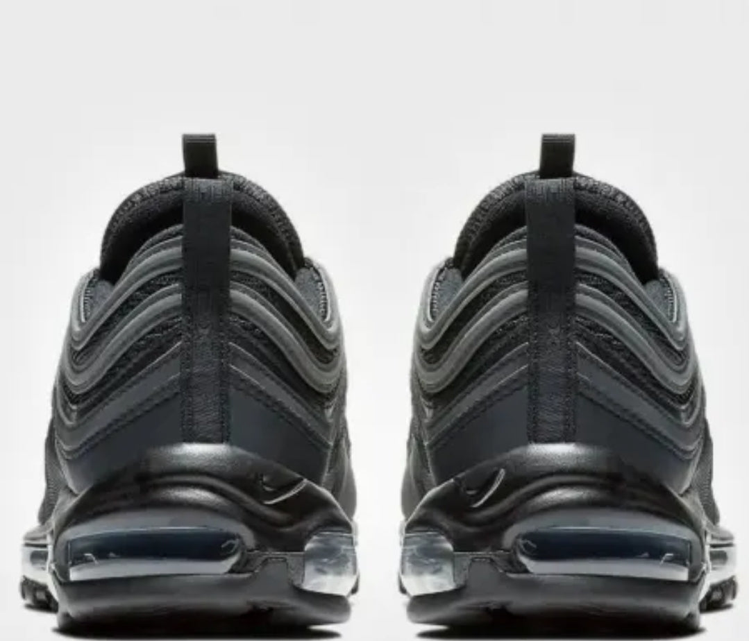 Les baskets Nike Air Max 97 sont synonymes de style emblématique et de confort absolu. Leur design ondulé distinctif.pas cher. Le moins cher. 