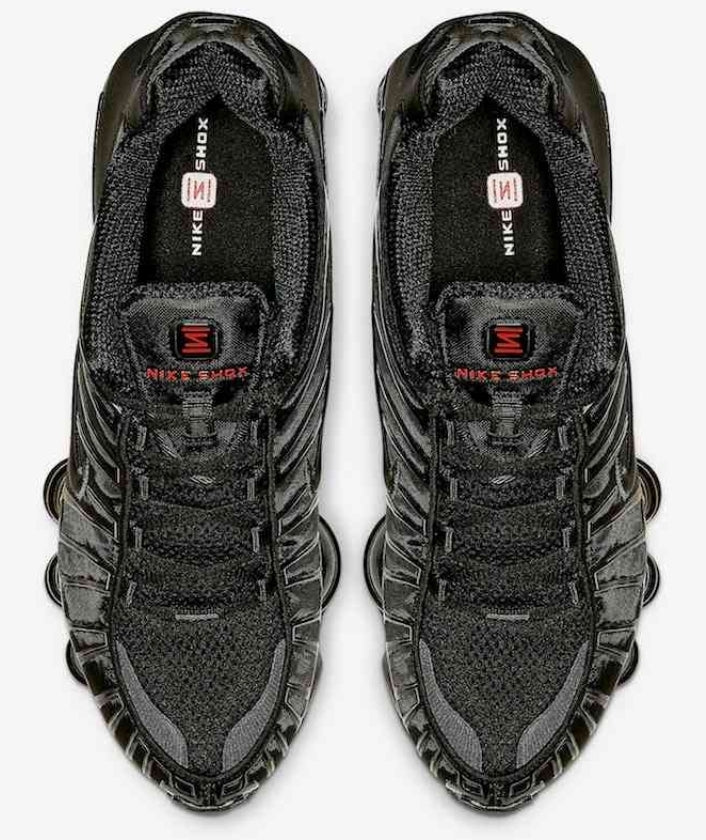 Les baskets Nike Shox TL allient un style avant-gardiste et une innovation technique avancée. Leur design unique et leurs détails sophistiqués.