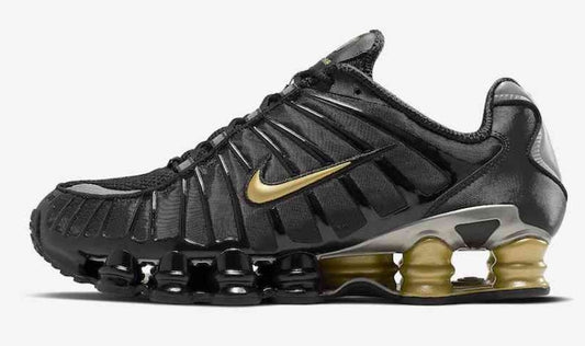 Les baskets Nike Shox TL allient un style avant-gardiste et une innovation technique avancée. Leur design unique et leurs détails sophistiqués.