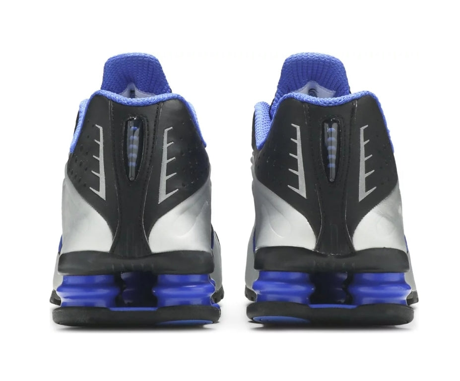 Les baskets Nike Shox R4 combinent style audacieux et innovation technologique exceptionnel et indispensable. Pas Cher. Le moins cher.