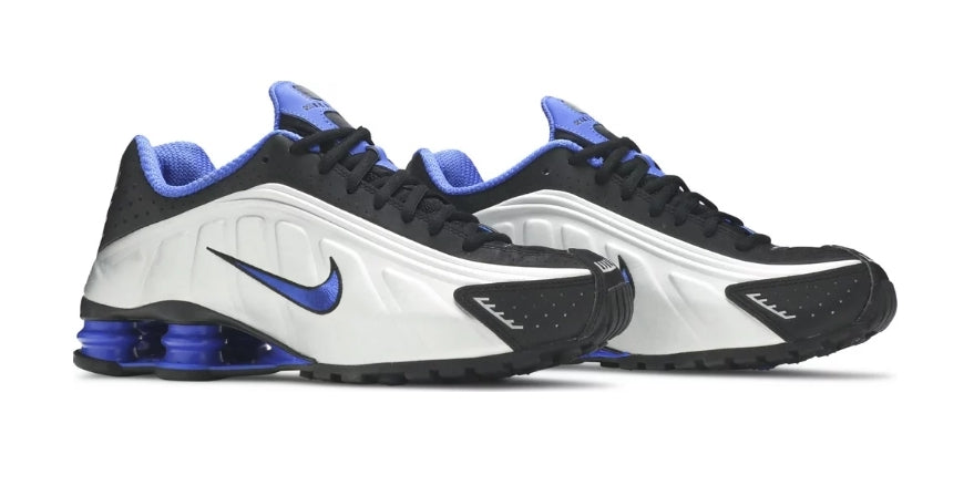 Les baskets Nike Shox R4 combinent style audacieux et innovation technologique exceptionnel et indispensable. Pas Cher. Le moins cher.