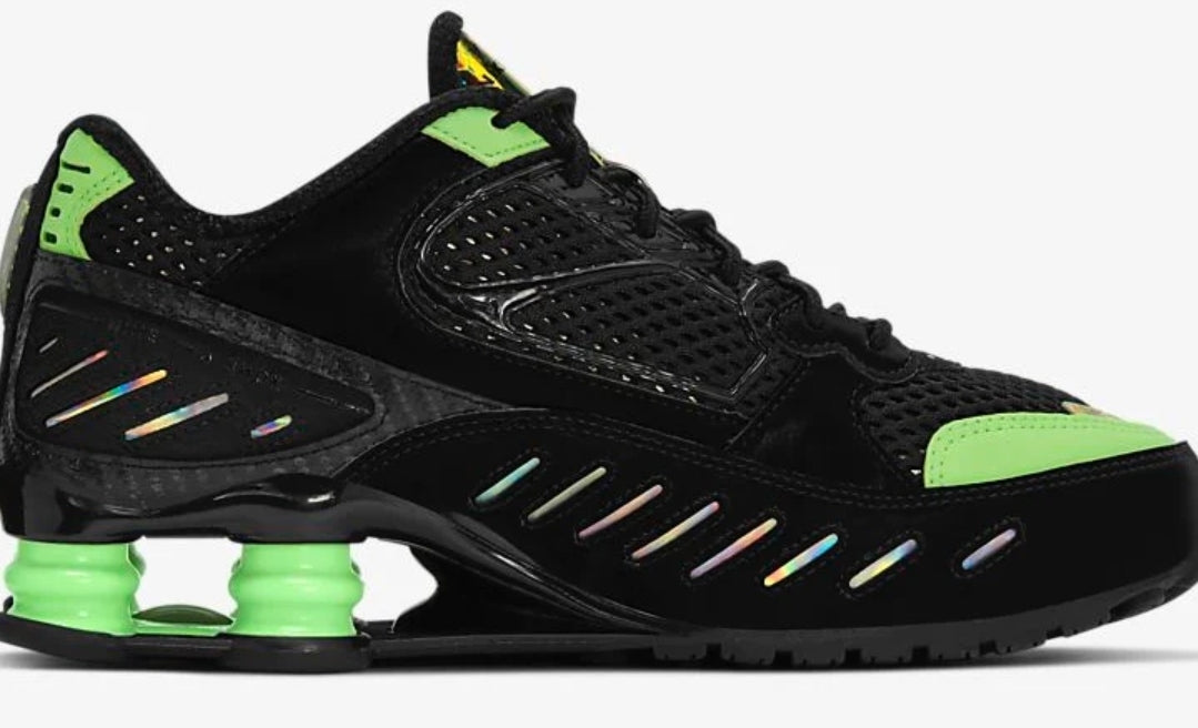 Les baskets Nike Shox Enigma assurent un confort supérieur grâce à la technologie Shox. Les colonnes de soutien au talon procurent un amorti réactif.