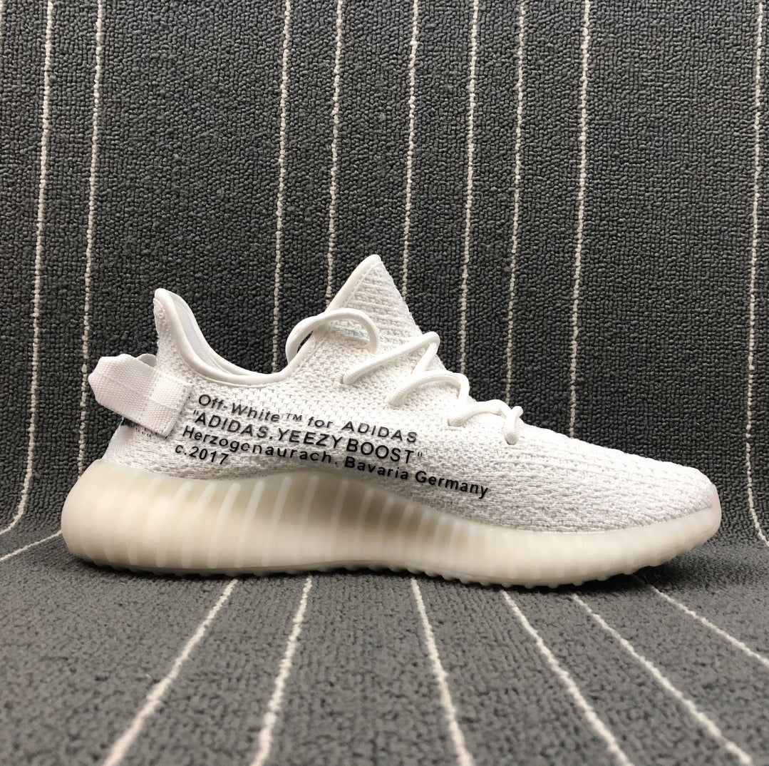 Les baskets Adidas Yeezy 350 sont une fusion parfaite de style emblématique et de confort exceptionnel.

 design distinctif pas cher. Le moins cher.