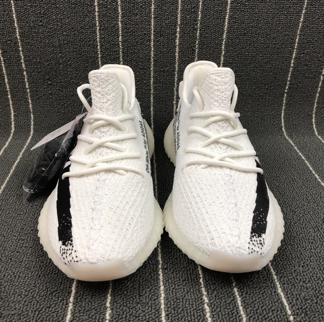 Les baskets Adidas Yeezy 350 sont une fusion parfaite de style emblématique et de confort exceptionnel.

 design distinctif pas cher. Le moins cher.
