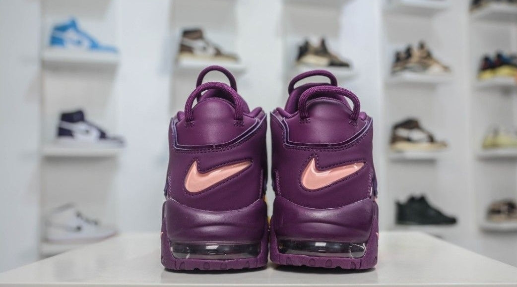 Les baskets Nike Air Uptempo combinent style audacieux et innovation. Leur design emblématique et leurs lettres surdimensionnées . Pas cher. Le moins cher.