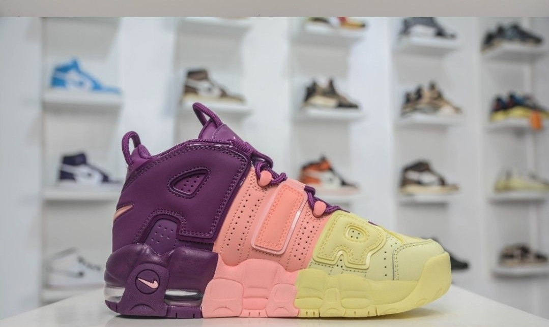 Les baskets Nike Air Uptempo combinent style audacieux et innovation. Leur design emblématique et leurs lettres surdimensionnées . Pas cher. Le moins cher.