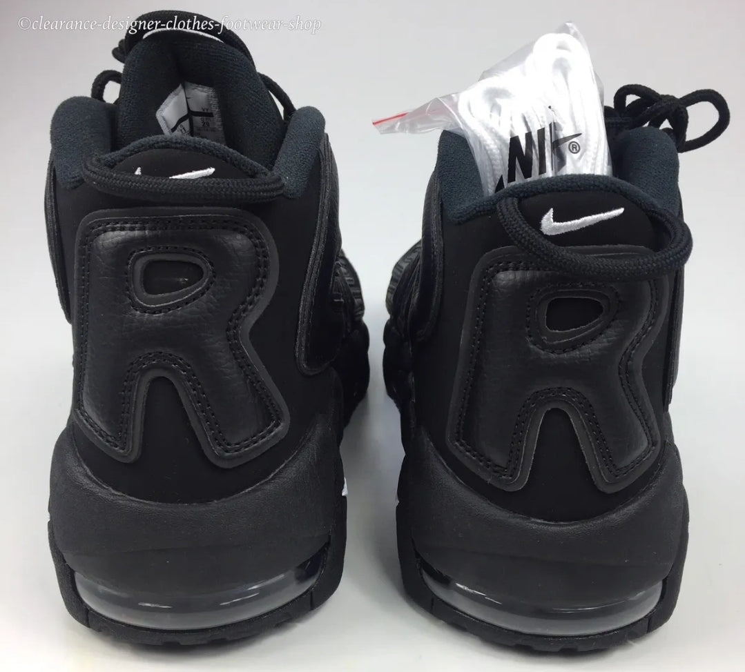 Les baskets Nike Air Uptempo combinent style audacieux et innovation. Leur design emblématique et leurs lettres surdimensionnées . Pas cher. Le moins cher.