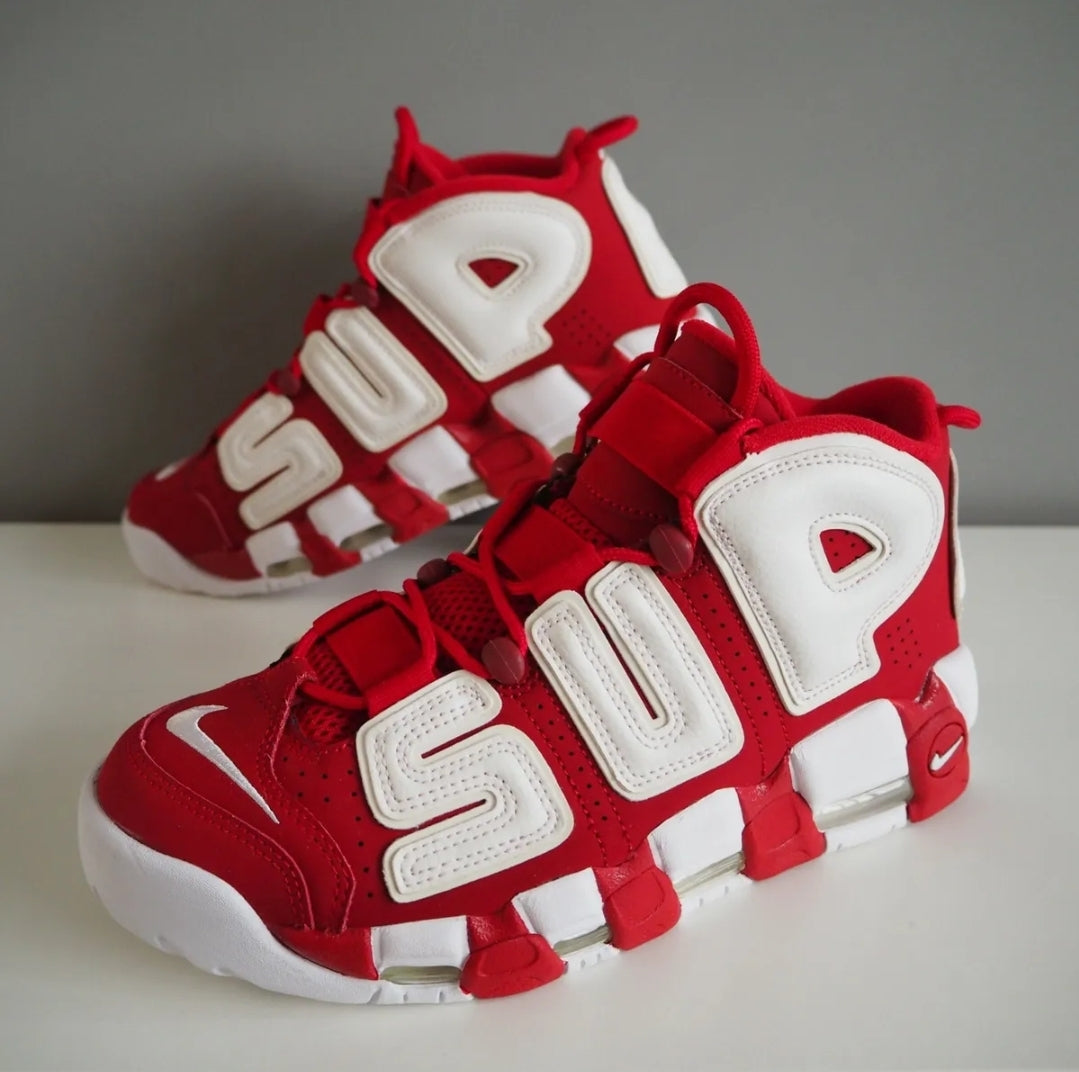 Les baskets Nike Air Uptempo combinent style audacieux et innovation. Leur design emblématique et leurs lettres surdimensionnées . Pas cher. Le moins cher.
