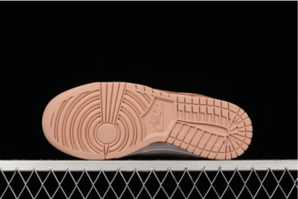 Les baskets Nike SB Dunk allient un style emblématique. design légendaire Pas cher.le moins cher .rétro incontournable exceptionnelle 