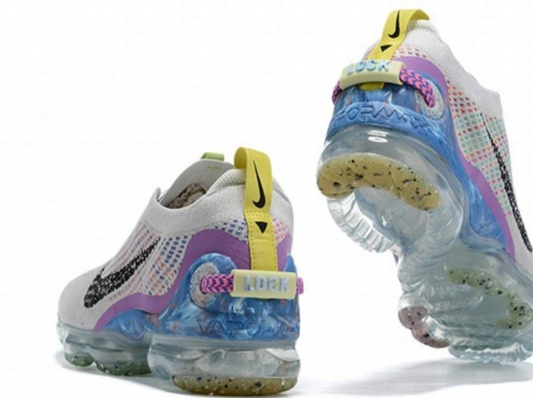 Les baskets Nike Vapormax 2020 allient style moderne et performance de pointe. Leur design innovant et écologique attire les passionnés de mode et les athlètes.pas cher.le moins cher.