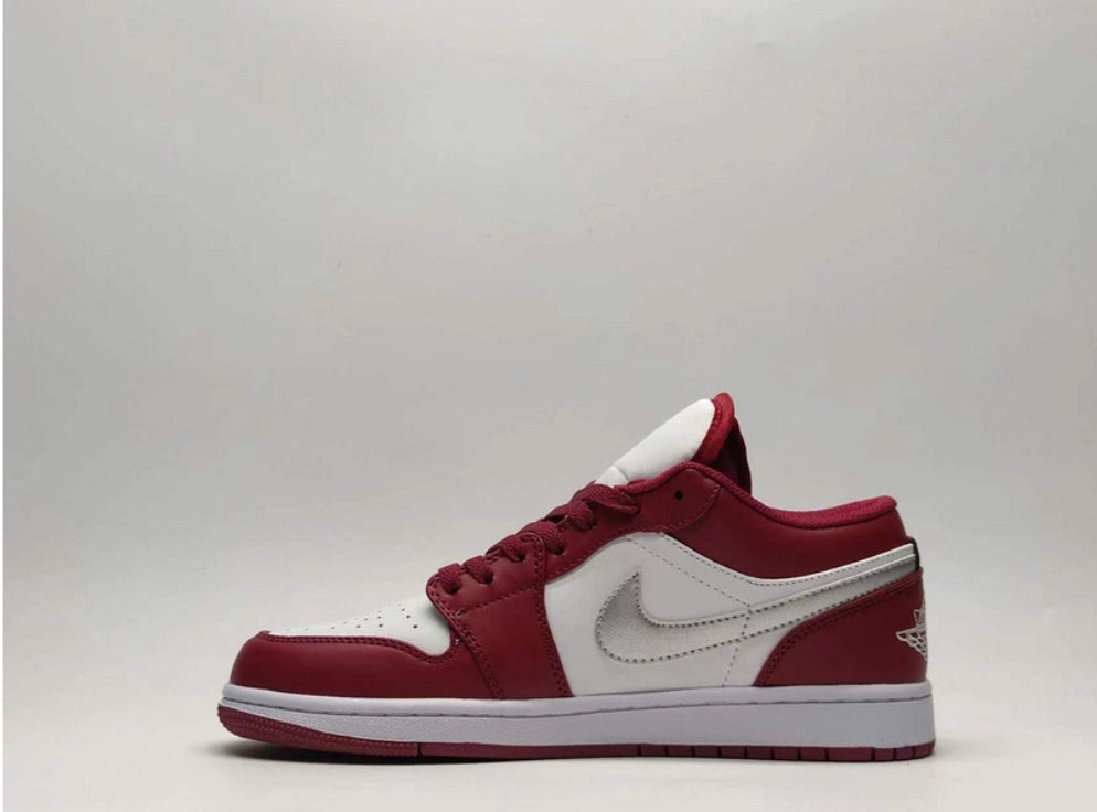 Les baskets Air Jordan 1 offrent un style iconique et une performance légendaire.

 leur design emblématique .pas cher. Le moins cher.