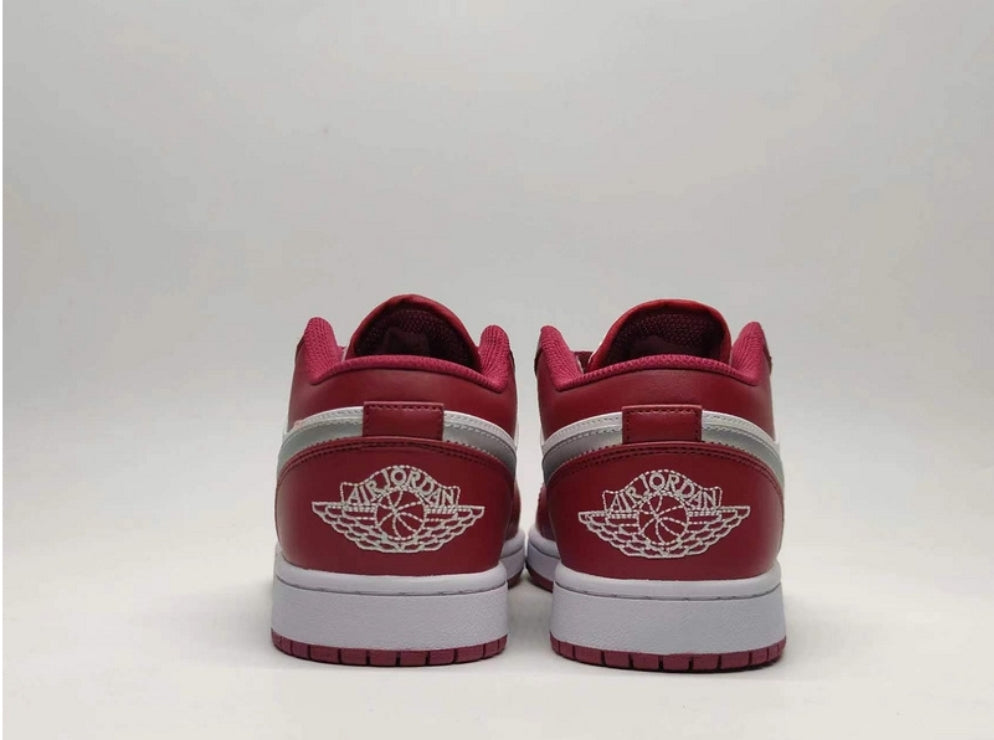 Les baskets Air Jordan 1 offrent un style iconique et une performance légendaire.

 leur design emblématique .pas cher. Le moins cher.