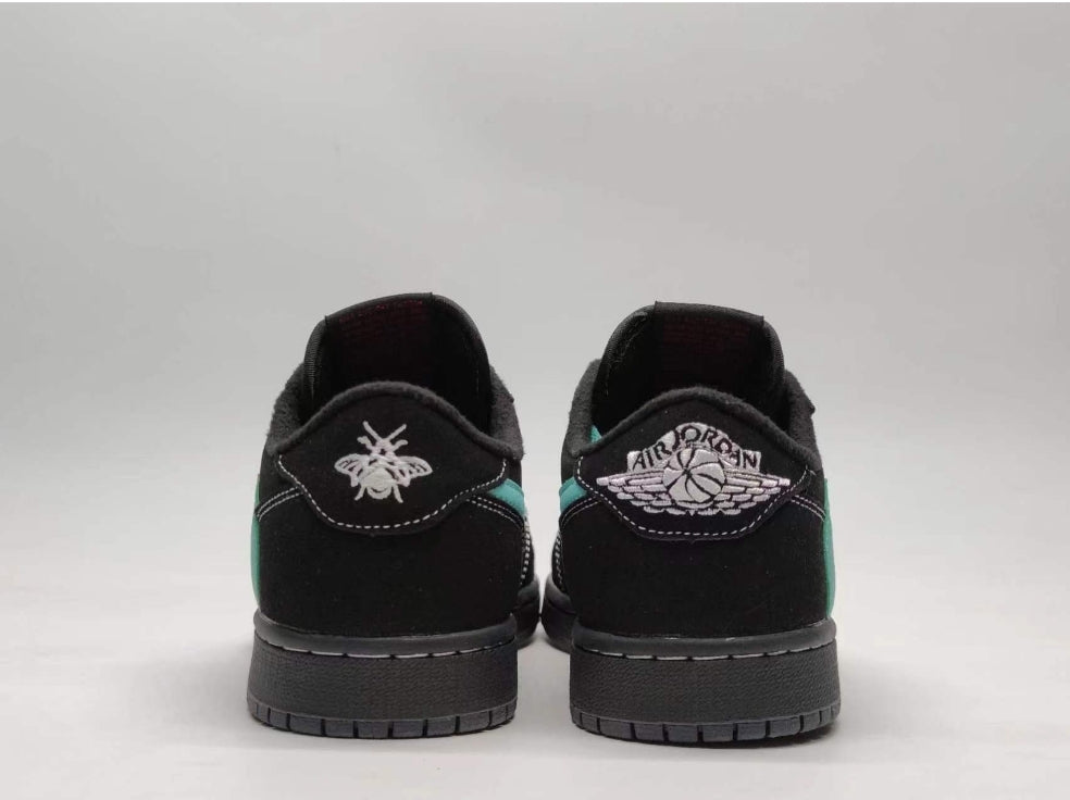 Les baskets Air Jordan 1 offrent un style iconique et une performance légendaire.

 leur design emblématique .pas cher. Le moins cher.