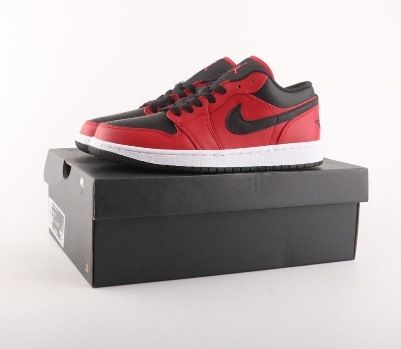 Les baskets Air Jordan 1 offrent un style iconique et une performance légendaire.

 leur design emblématique .pas cher. Le moins cher.