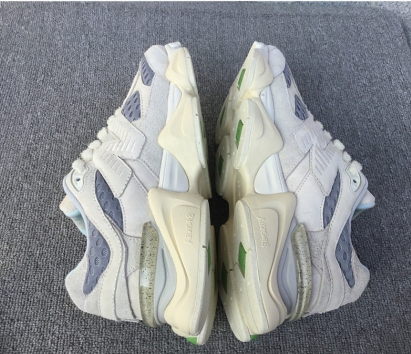 Les baskets New Balance allient style et confort. Leur design classique et leurs matériaux de haute qualité en font un choix idéal pour les amateurs de sneakers.pas cher. Le moins cher.
