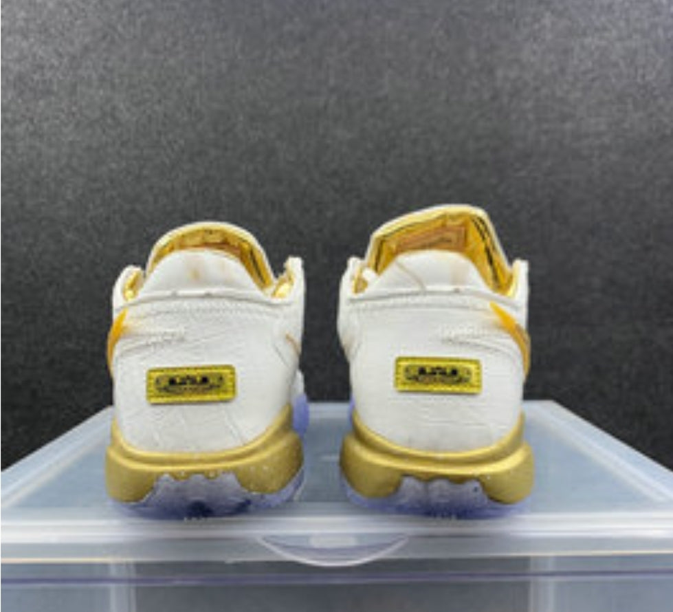 Les baskets LeBron James offrent un style emblématique et une performance exceptionnelle.
leur design distinctif.pas cher. Le moins cher.