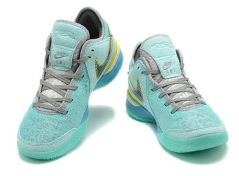 Les baskets LeBron James offrent un style emblématique et une performance exceptionnelle.
leur design distinctif.pas cher. Le moins cher.