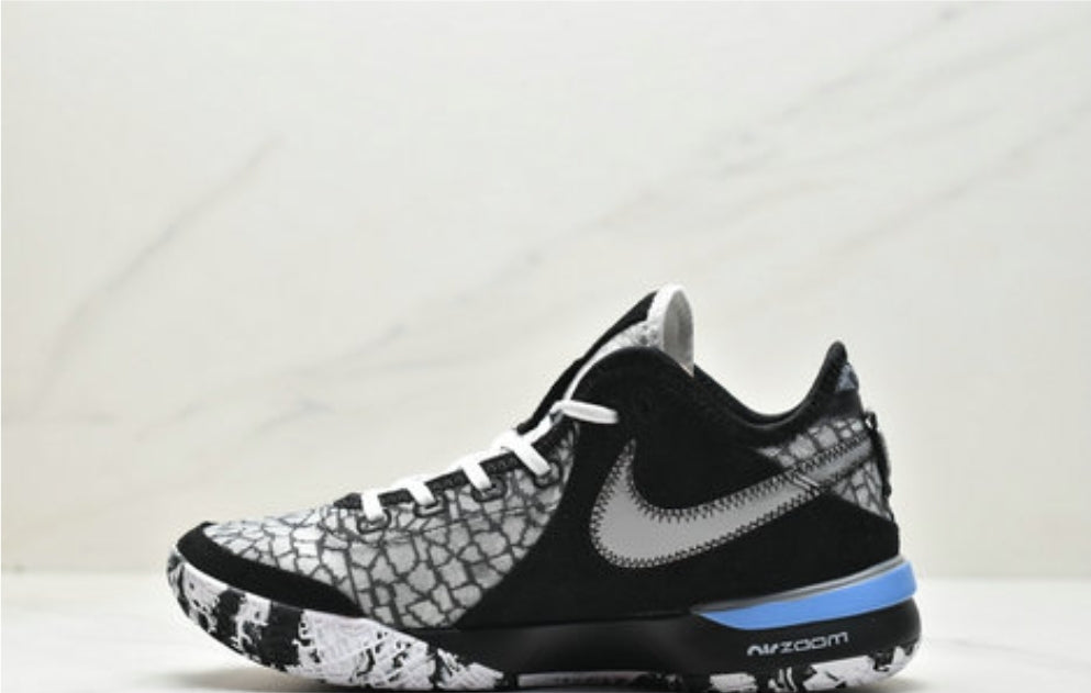 Les baskets LeBron James offrent un style emblématique et une performance exceptionnelle.
leur design distinctif.pas cher. Le moins cher.