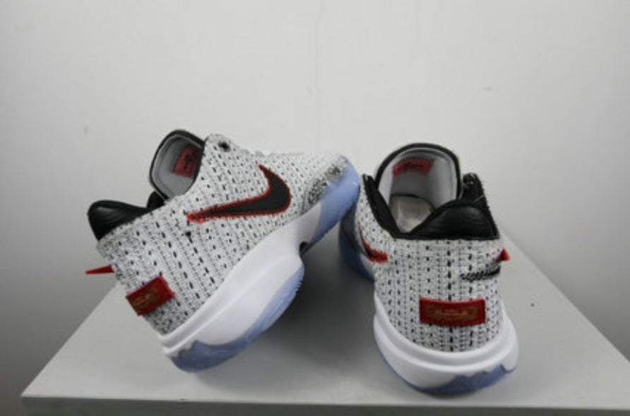 Les baskets LeBron James offrent un style emblématique et une performance exceptionnelle.
leur design distinctif.pas cher. Le moins cher.