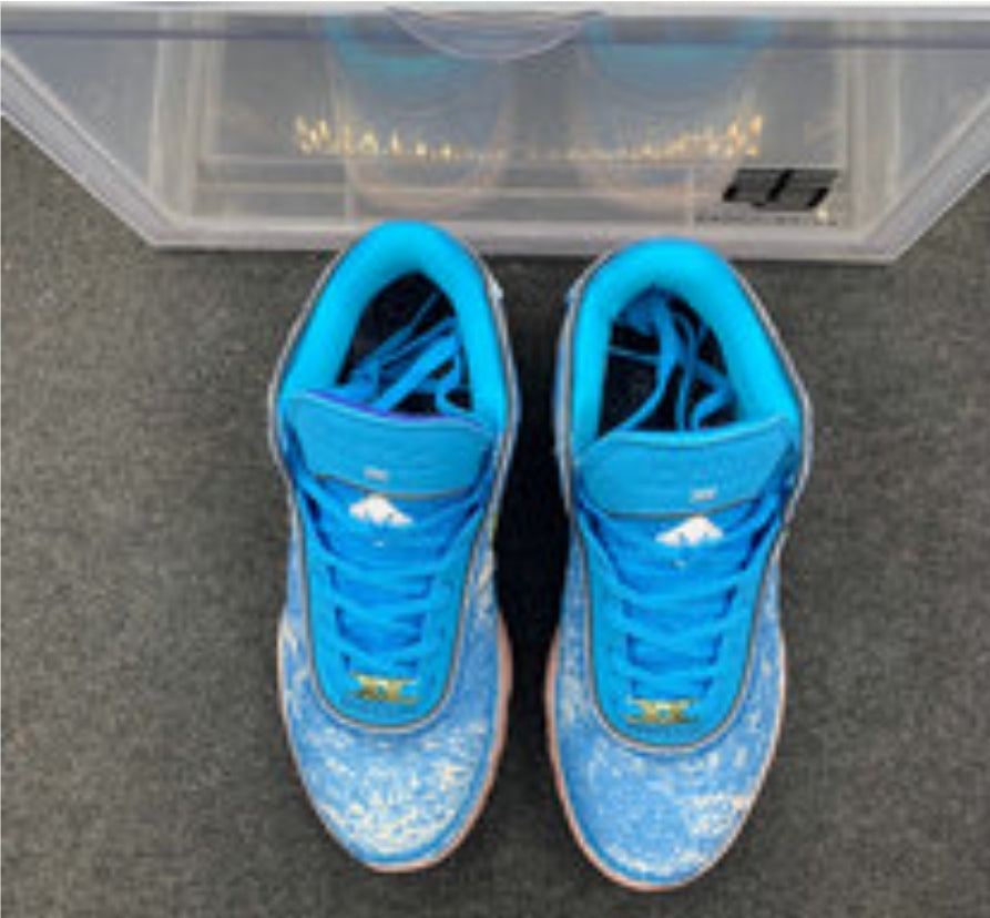 Les baskets LeBron James offrent un style emblématique et une performance exceptionnelle.
leur design distinctif.pas cher. Le moins cher.