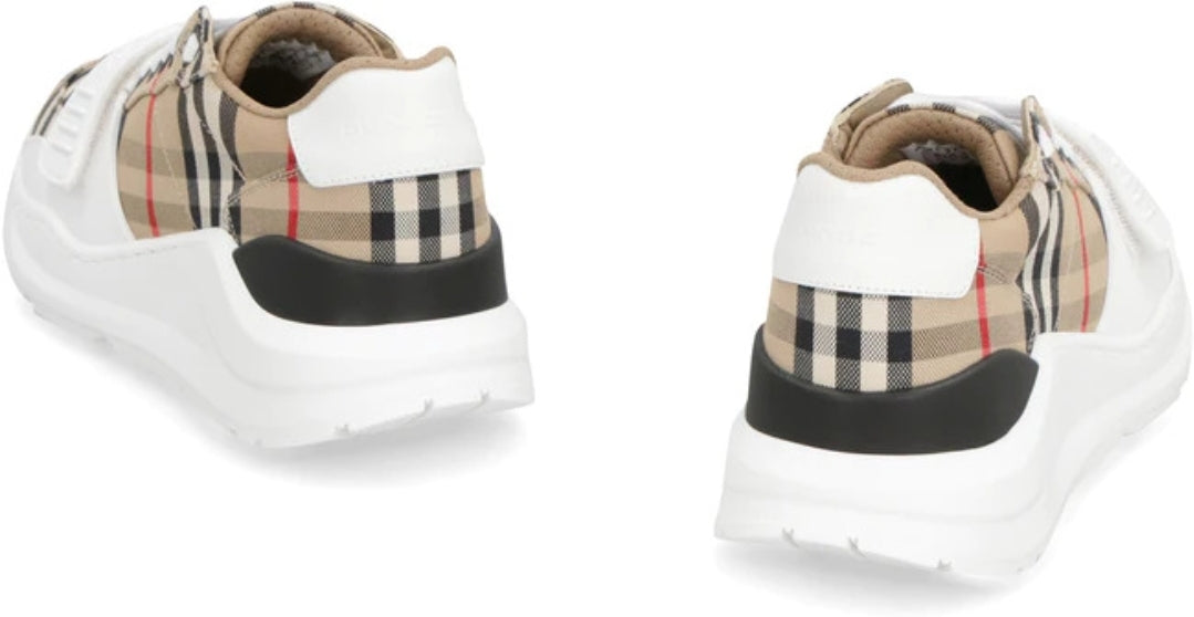 Les baskets Burberry incarnent un style emblématique et une sophistication britannique.

 leur design raffiné. Pas cher. Le moins cher. 