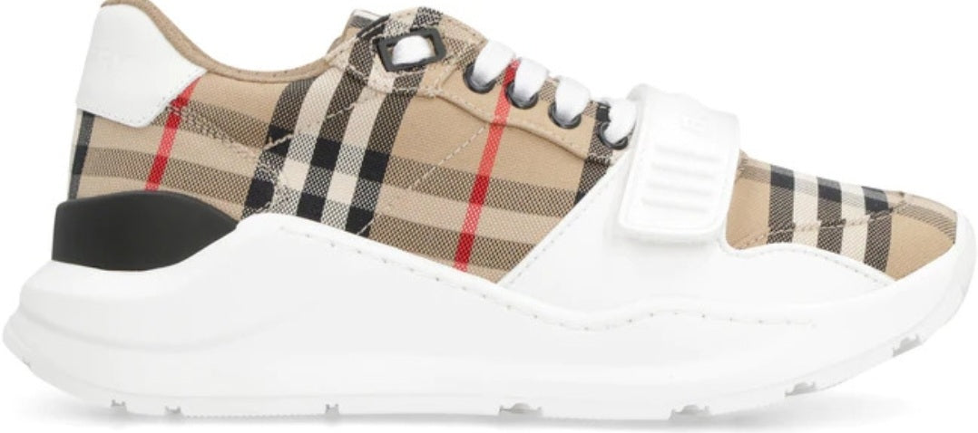 Les baskets Burberry incarnent un style emblématique et une sophistication britannique.

 leur design raffiné. Pas cher. Le moins cher. 