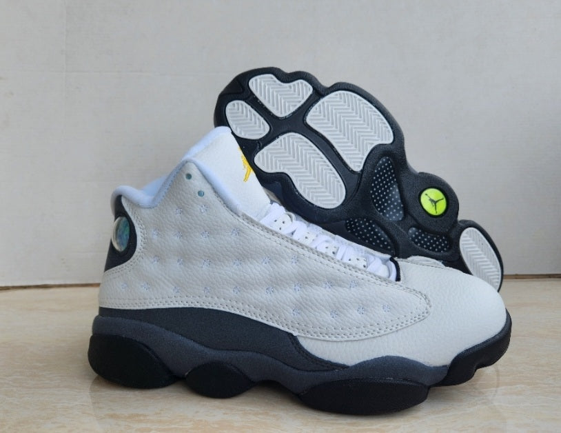 Les baskets Air Jordan 13 offrent un style emblématique et une performance exceptionnelle.
 design distinctif .pas Cher. Moins cher.
