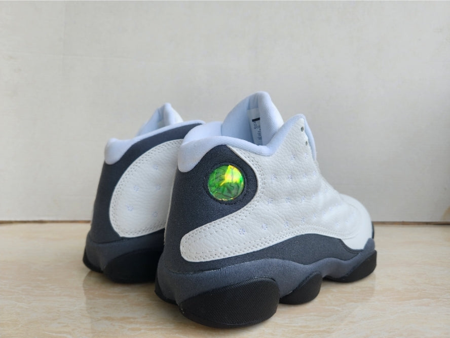 Les baskets Air Jordan 13 offrent un style emblématique et une performance exceptionnelle.
 design distinctif .pas Cher. Moins cher.