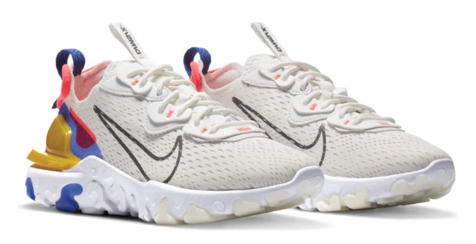 Les baskets Nike React offrent une combinaison exceptionnelle de style moderne et d'innovation technologique. Leur design élégant et les lignes 