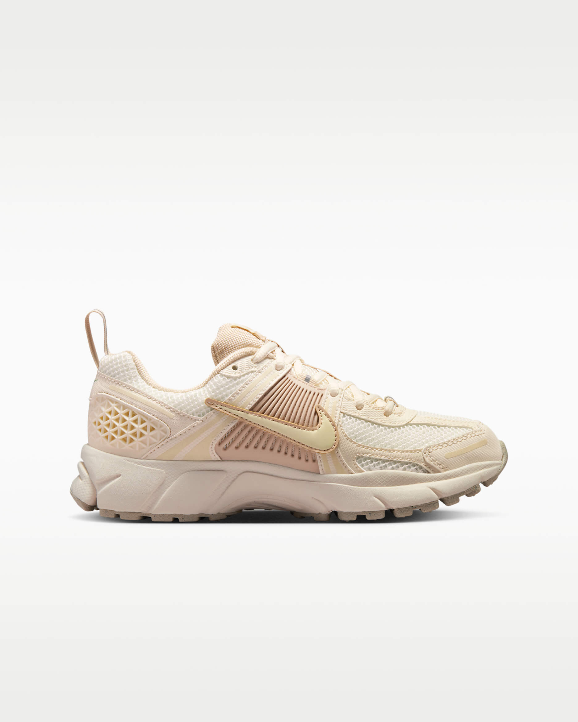 Découvrez le confort exceptionnel des Baskets Nike Zoom Vomero 5, alliant légèreté et innovation. Parfaites pour les sportifs et les passionnés !