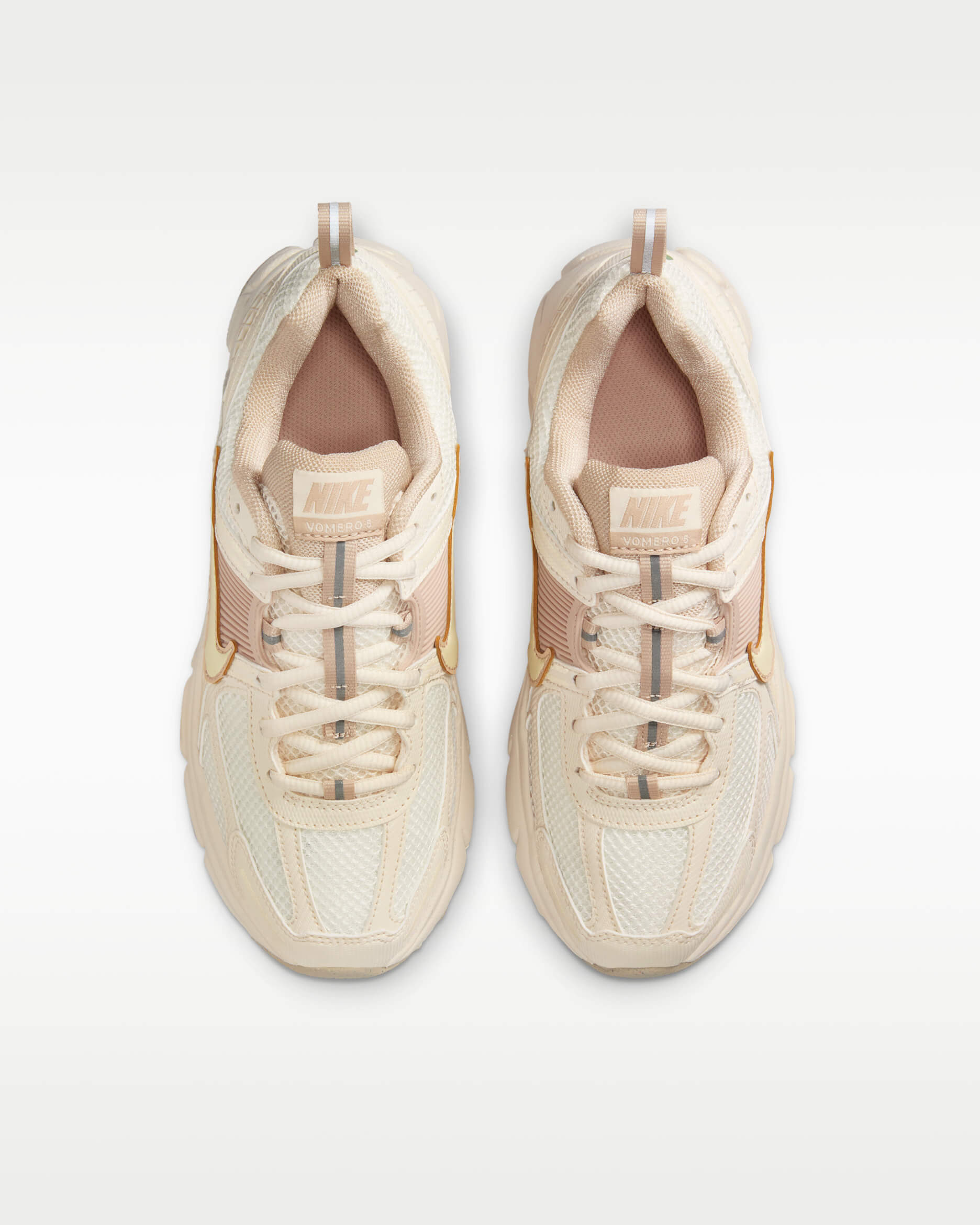 Découvrez le confort exceptionnel des Baskets Nike Zoom Vomero 5, alliant légèreté et innovation. Parfaites pour les sportifs et les passionnés !