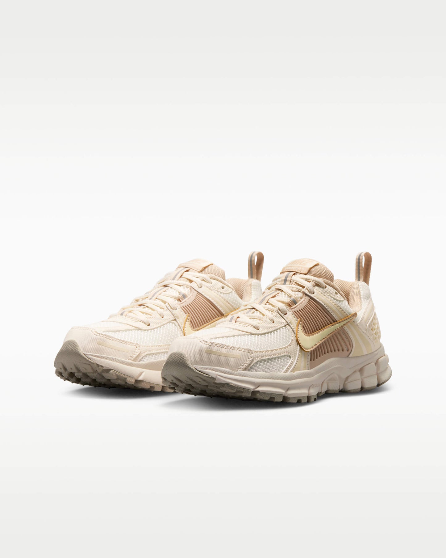 Découvrez le confort exceptionnel des Baskets Nike Zoom Vomero 5, alliant légèreté et innovation. Parfaites pour les sportifs et les passionnés !