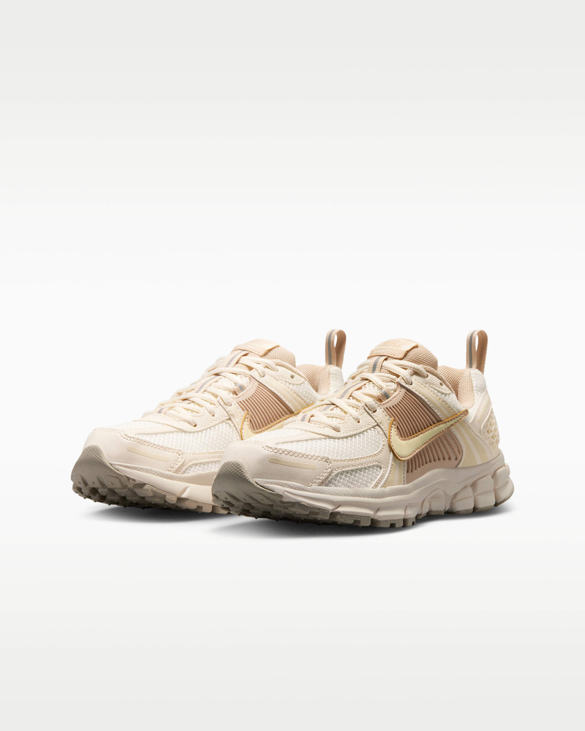 Découvrez le confort exceptionnel des Baskets Nike Zoom Vomero 5, alliant légèreté et innovation. Parfaites pour les sportifs et les passionnés !