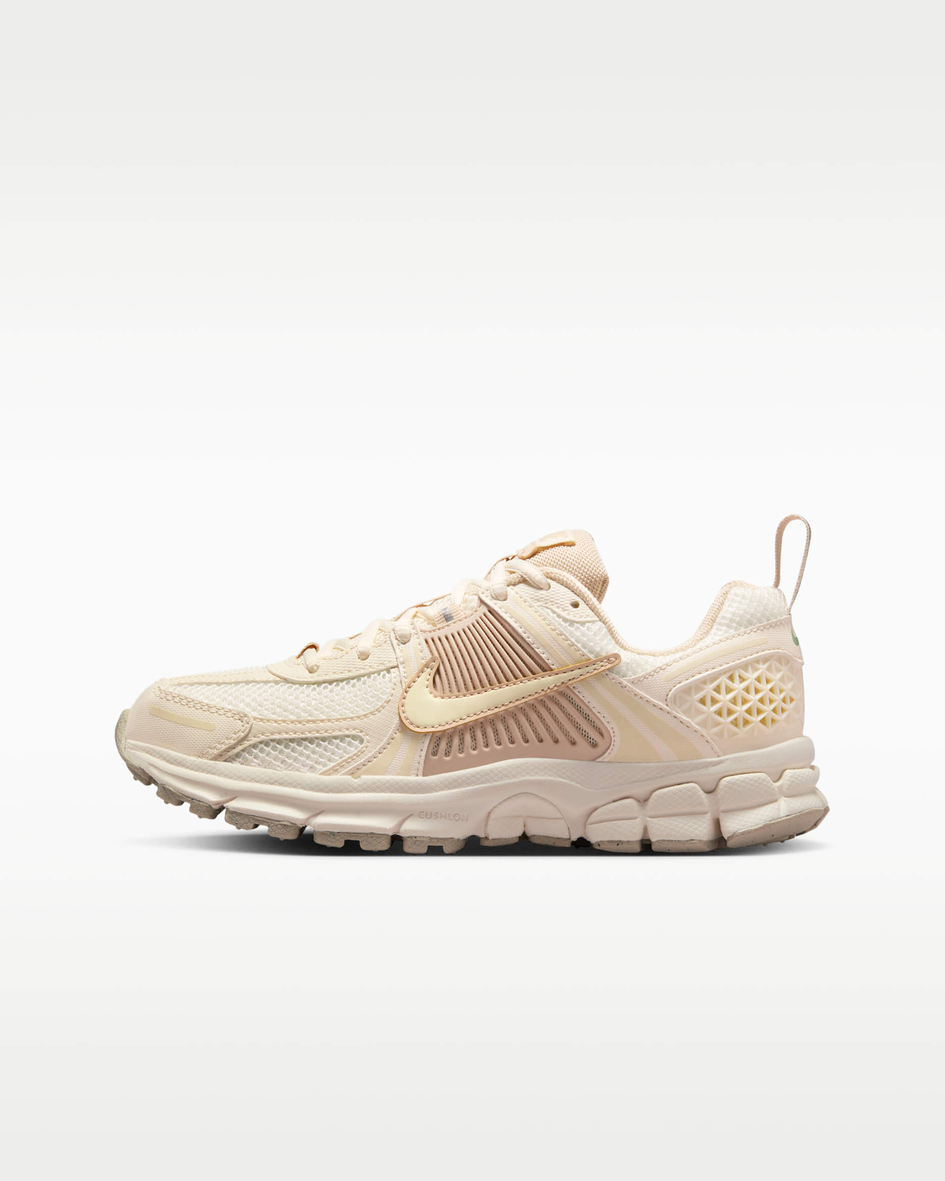 Découvrez le confort exceptionnel des Baskets Nike Zoom Vomero 5, alliant légèreté et innovation. Parfaites pour les sportifs et les passionnés !