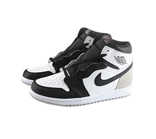 Les baskets Air Jordan 1 offrent un style iconique et une performance légendaire.
De plus, leur design emblématique et leur utilisation.