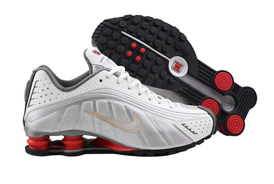 Les baskets Nike Shox R4 combinent style audacieux et innovation technologique exceptionnel et indispensable. Pas Cher. Le moins cher.