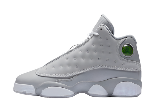 Les  baskets  Air Jordan 13 "Love & Respect" (Black and White) Femme permettent de personnaliser votre style tout en bénéficiant d’un confort supérieur.