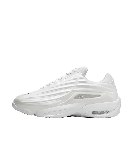 Les baskets Nike X Nocta Hot Step 2 incarnent l'alliance parfaite entre un style audacieux  haut de gamme collaboration Nocta.pas cher 
