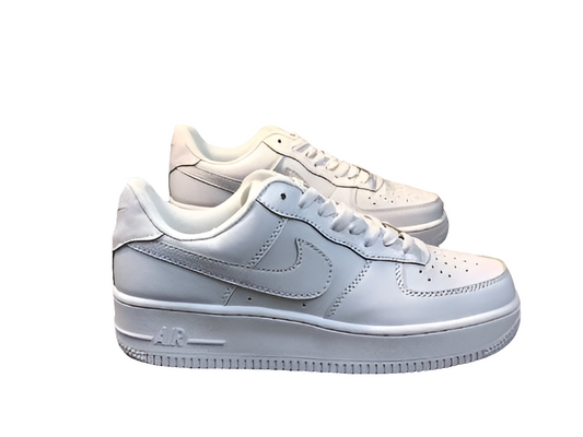 Premièrement : Les baskets Nike Air Force 1 Low femme incarnent l’alliance parfaite entre style intemporel et innovation technique.
