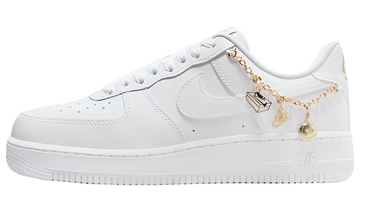 Premièrement : Les baskets Nike Air Force 1 Low femme incarnent l’alliance parfaite entre style intemporel et innovation technique.