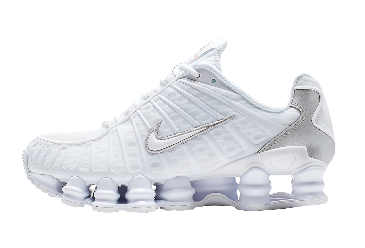 Issu de l’évolution iconique de la ligne Shox, le modèle Nike Shox TL Femme illustre l’engagement de Nike pour l'innovation et le design avant-gardiste.