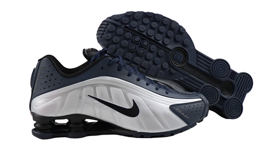Les baskets Nike Shox TL allient un style avant-gardiste et une innovation technique avancée. Leur design unique et leurs détails sophistiqués.