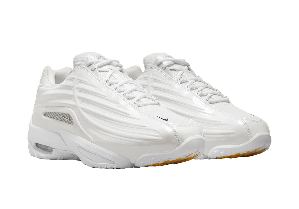 Les baskets Nike X Nocta Hot Step 2 incarnent l'alliance parfaite entre un style audacieux  haut de gamme collaboration Nocta.pas cher 